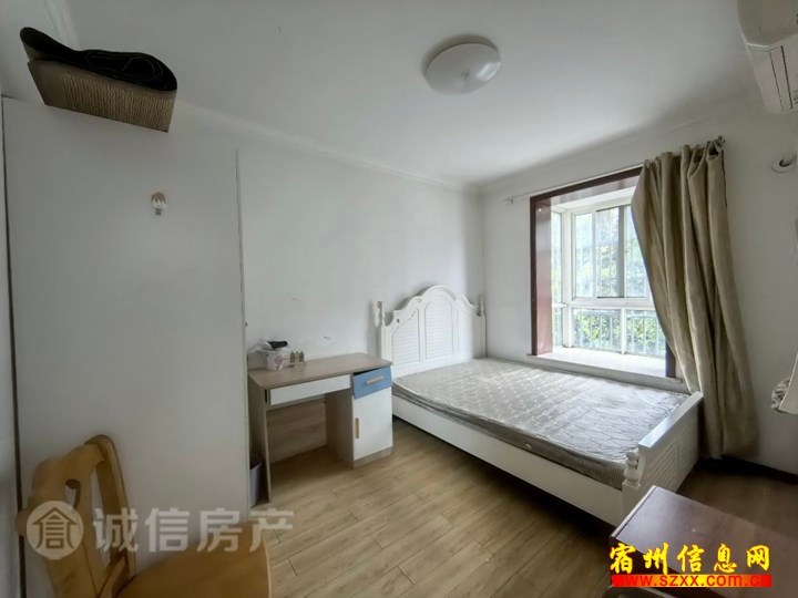 财富广场两室两厅拎包入住900/月