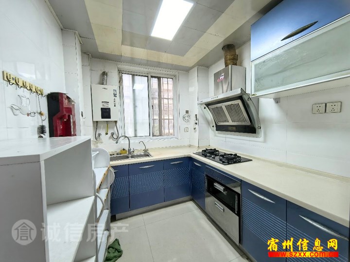 财富广场两室两厅拎包入住900/月