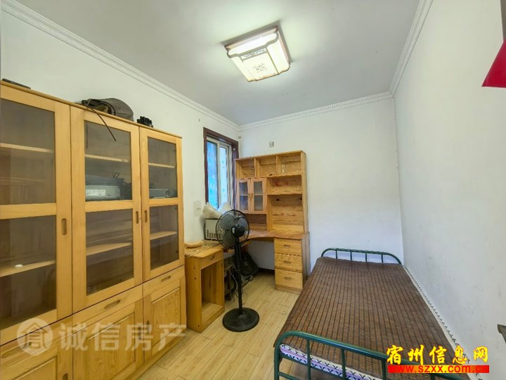 财富广场两室两厅拎包入住900/月