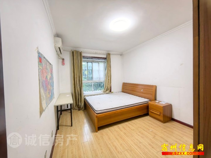 财富广场两室两厅拎包入住900/月