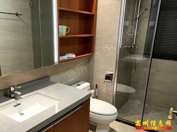 恒大名都精装三室两卫1500包物业 年付