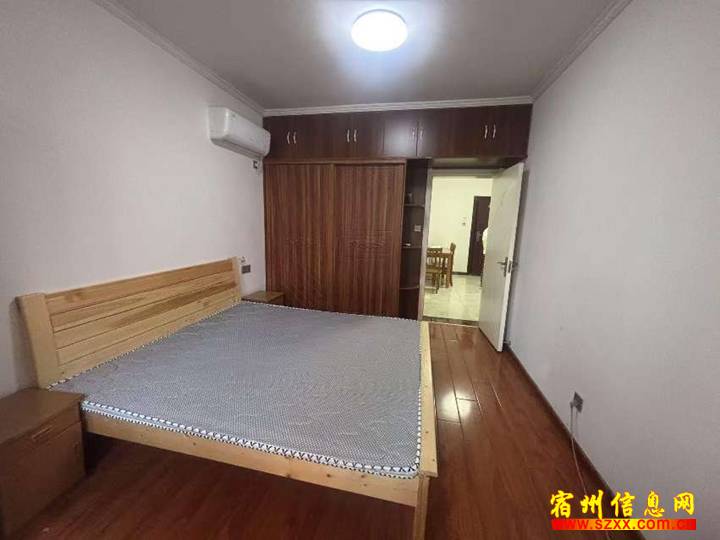 宋园两室800一月随时看房