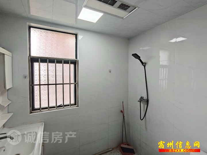 凯旋门小区 精装2室 保养很好