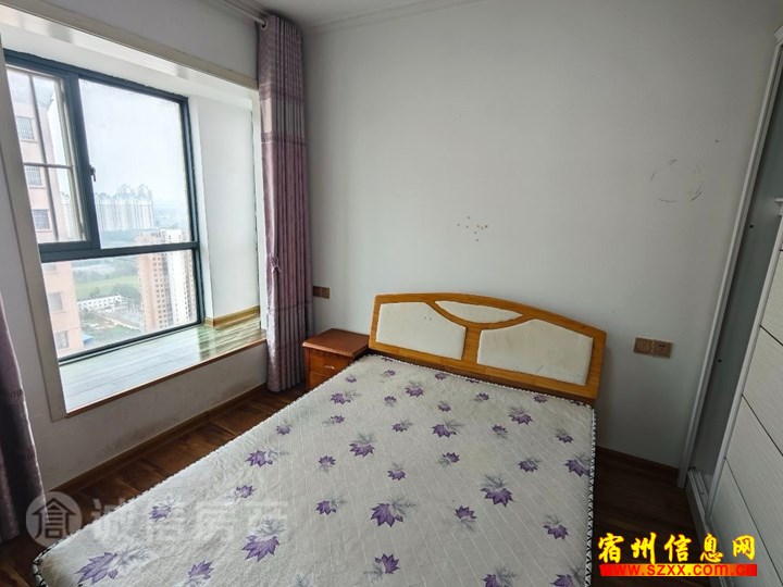 凯旋门小区 精装2室 保养很好
