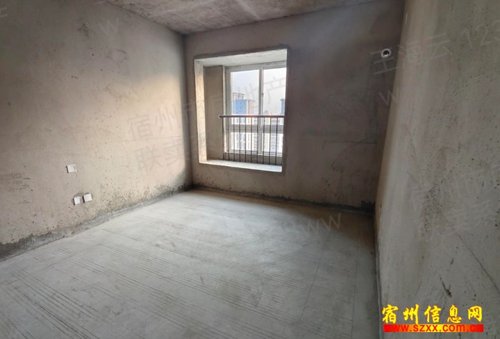 晋鸿里东边户,120平,40啦万