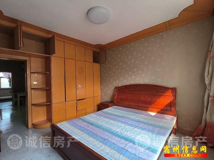 三中附近 新桥小区三室出租