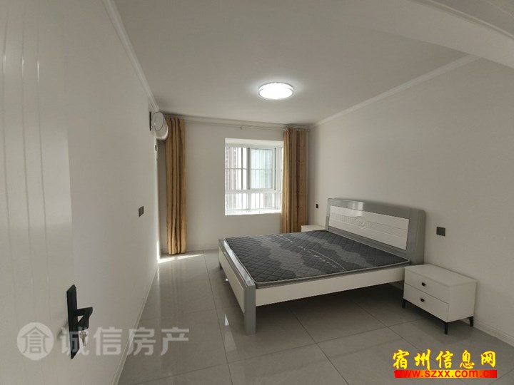 唐园北区 精装135平四室1200出租