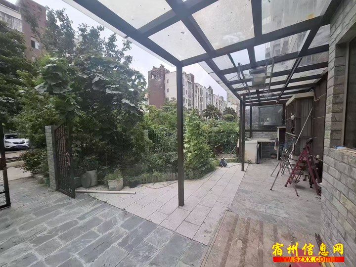 奥城小区一楼带院子,精装修,118平方,79万