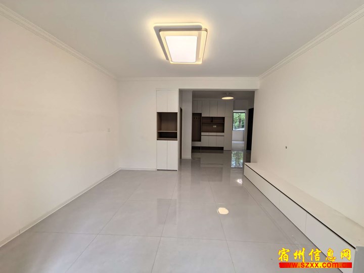 洋房一楼带院34万精装带供暖