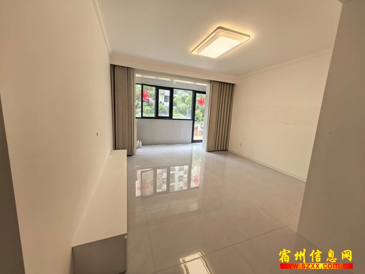 洋房一楼带院34万精装带供暖