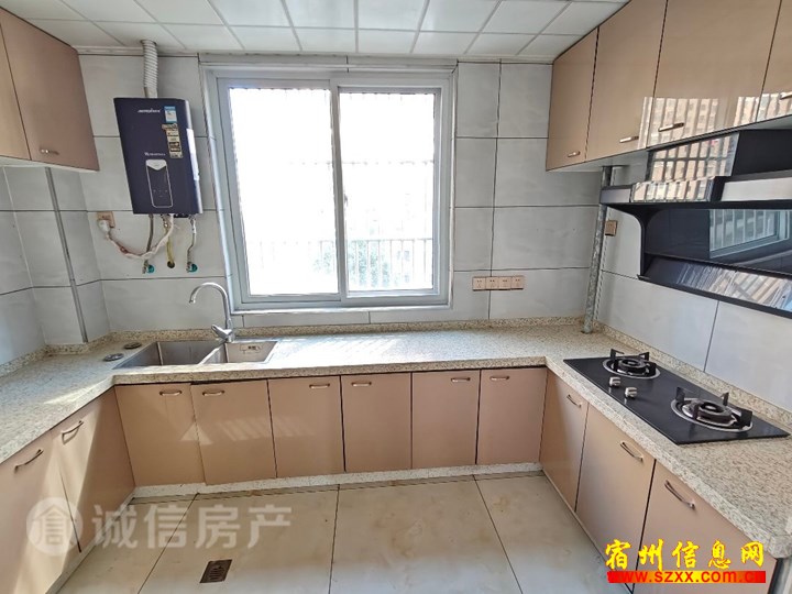 宋园小区精装修大三室低价急售