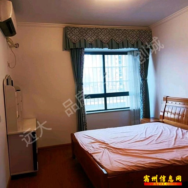中辰一品精装三居室1000/月 拎包入住