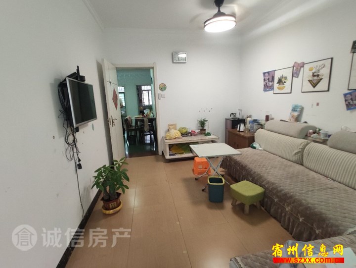 教场新村一楼带院三室850出租