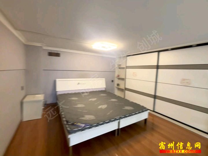 云集豪装一室1100包物业 拎包入住