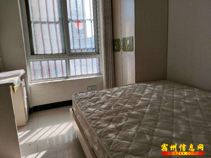 华林苑,精装三室,900每月!家具家电齐全!