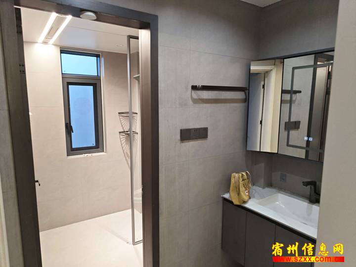 丽水苑三室两厅家具齐全精装随时看房密码锁