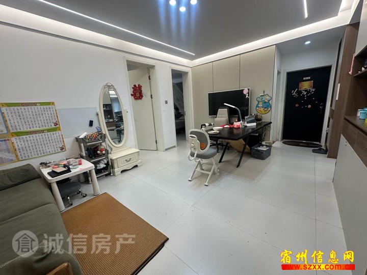 绿洲家园 一楼带院 精装 紧邻三角洲公园