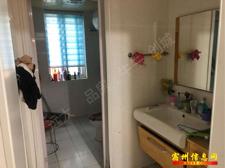 上河城洋房一楼带稞子院出售