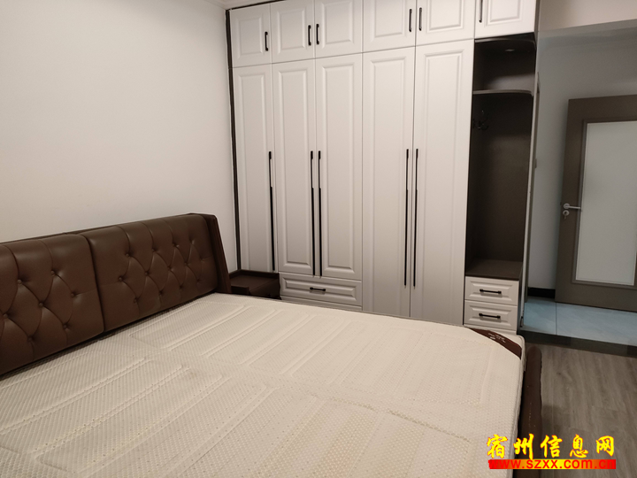 银通苑三期三室两厅家具家电齐全精装1000