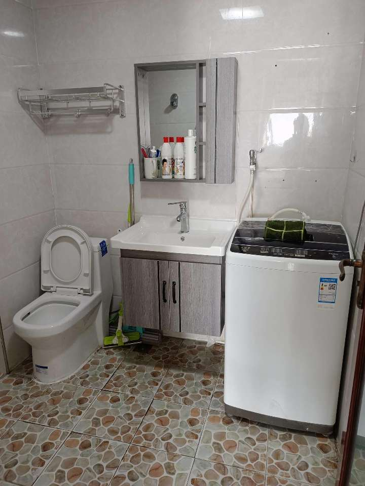 华洋新世界一室一厅家具家电齐全精装700
