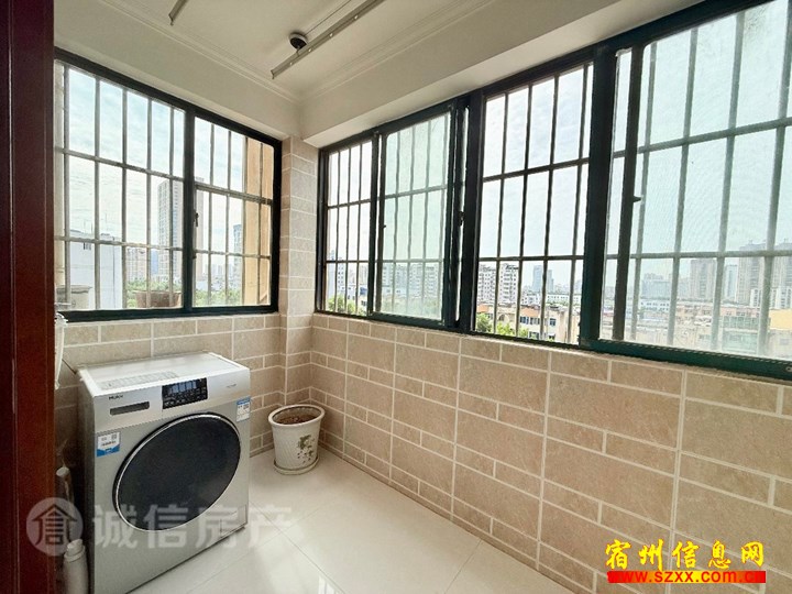 吾悦附近恒丰广场 精装三室1200出租