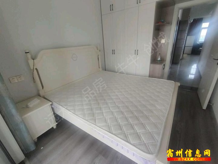 城镇一体化精装2室850急租