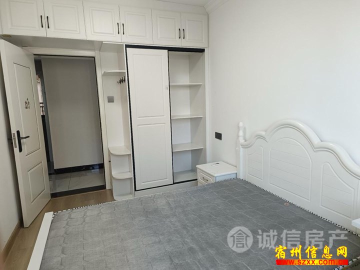 万达CBD精装修3室1600/月家居家电齐全