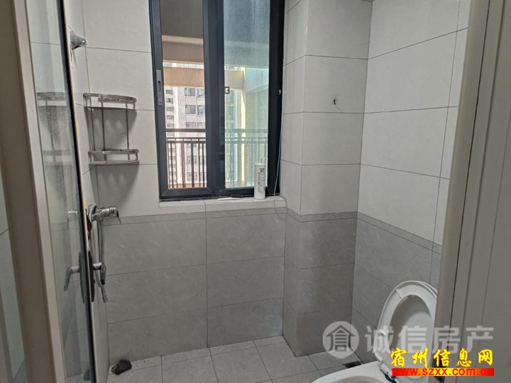 万达CBD精装修3室1600/月家居家电齐全