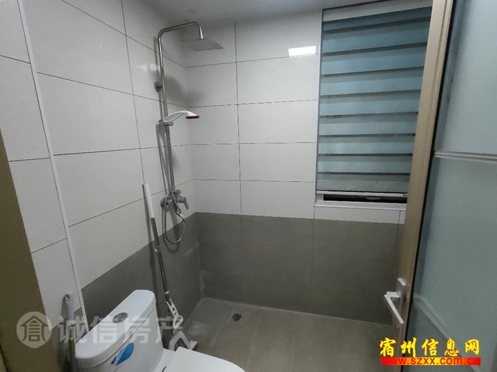 国购旁精装修3室1100/月家具齐全