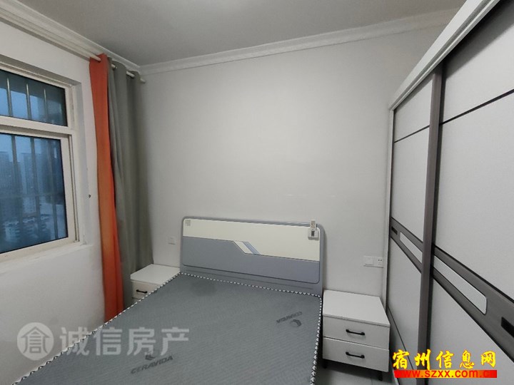 国购旁精装修3室1100/月家具齐全