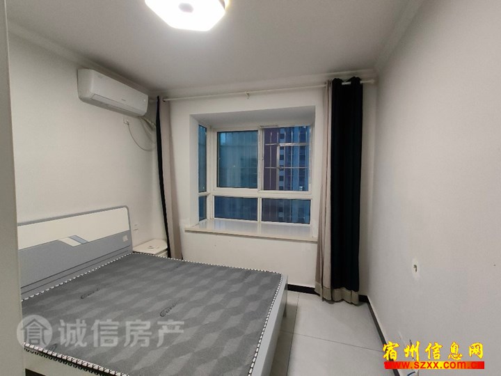 国购旁精装修3室1100/月家具齐全