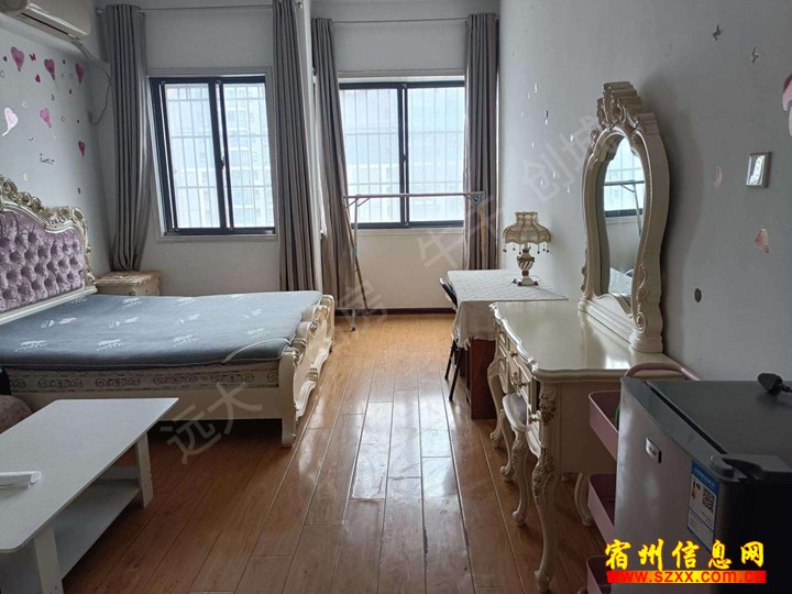 家乐福,干净整洁拎包即住,900元一个月