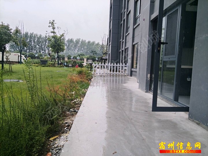 政务区,晋鸿里,一楼带院,99平三室,精装未住,53万,看房