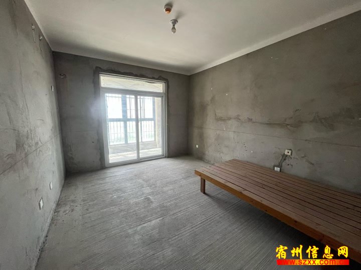 急售!银通苑三期108平31万满二学校较近未用27楼看房有钥匙