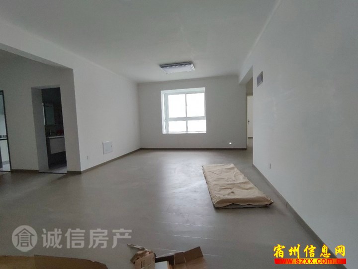 万达cbd旁128平精装修3室1200/
