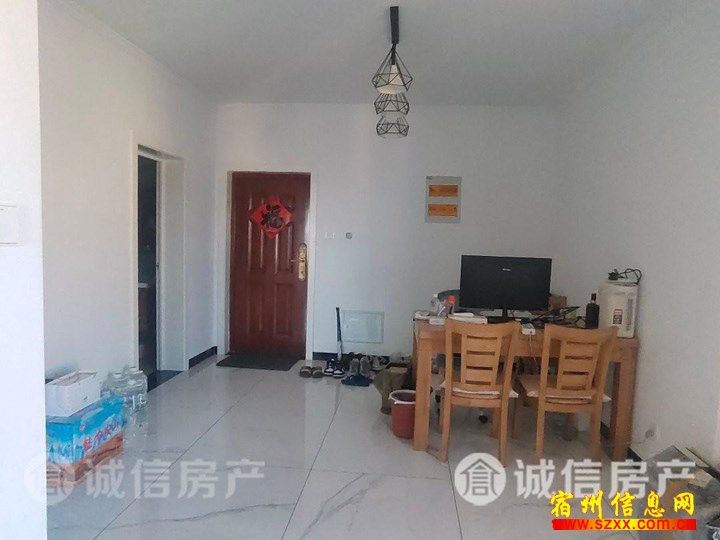 大润发旁 两室两厅1300出租