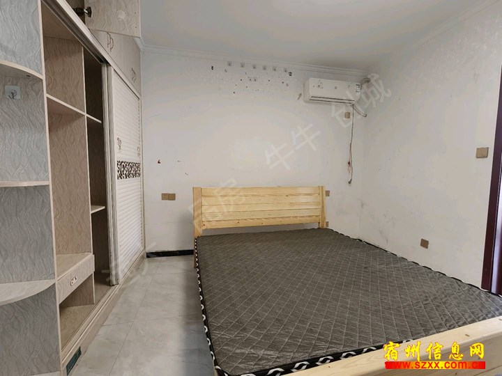 吾悦广场跟前一室通燃气的650/月