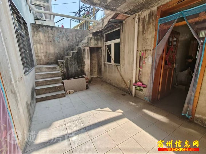东关 一楼带院 57平 22万急售
