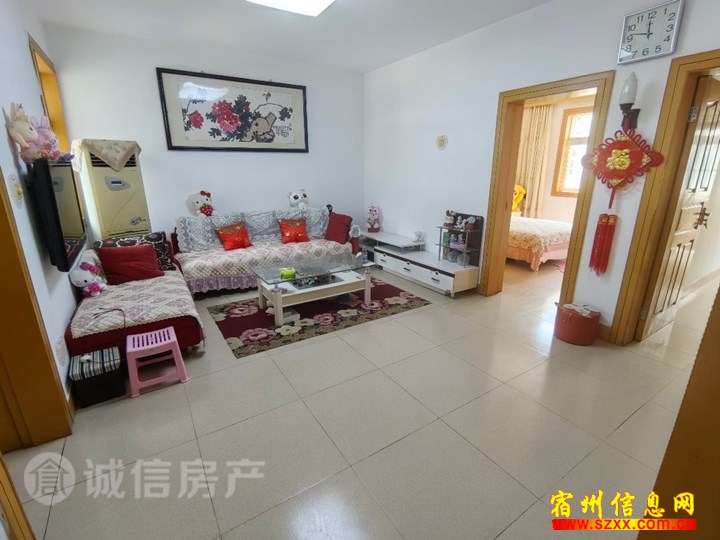 三中旁三室一厅3楼东西齐全900/月急租