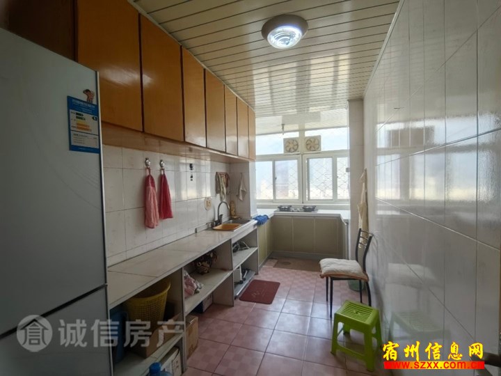 三中旁三室一厅3楼东西齐全900/月急租