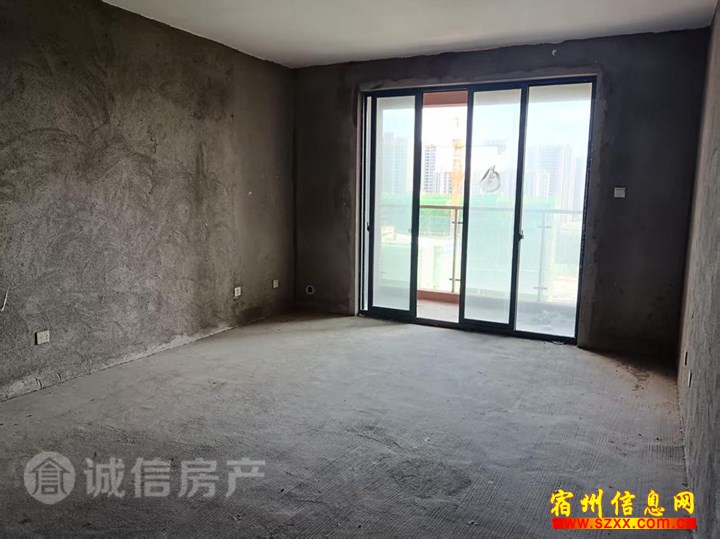 凯旋门小区毛坯131平四室55万