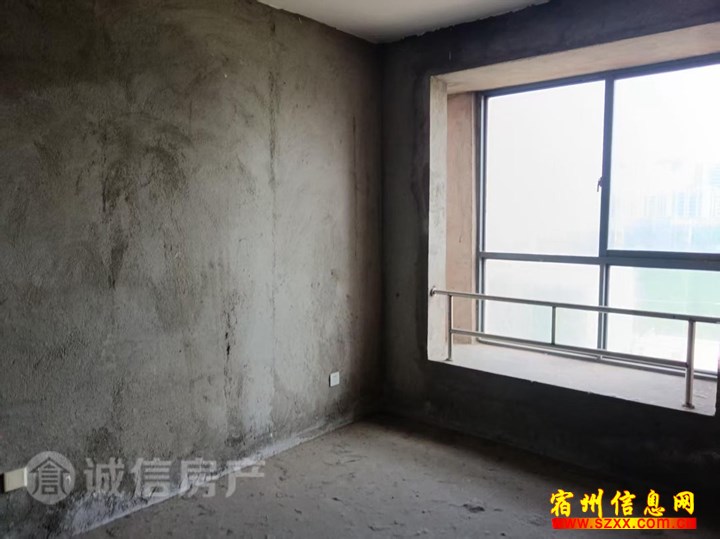 凯旋门小区毛坯131平四室55万