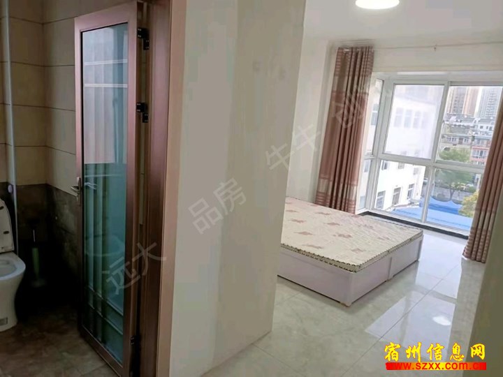 老万达跟前三堪新区精装大三室双卫出租1300/月