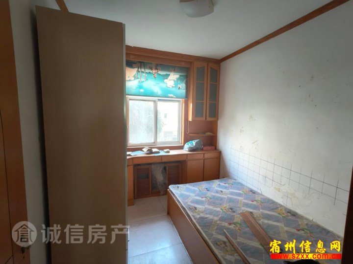 祁东新村多层3楼 2室2厅70平24,5万出售