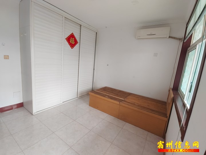 北苑小区1楼带院850出租