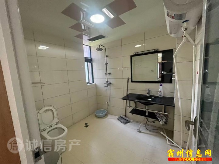 九中隔壁三楼急售精装修大三室45万瑞隆城市嘉园南区