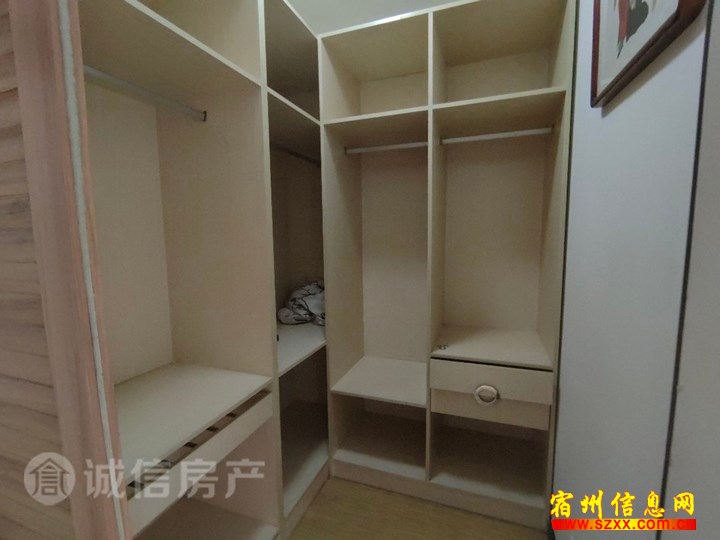 同科3楼,4个空调,冰箱,洗衣机,急租