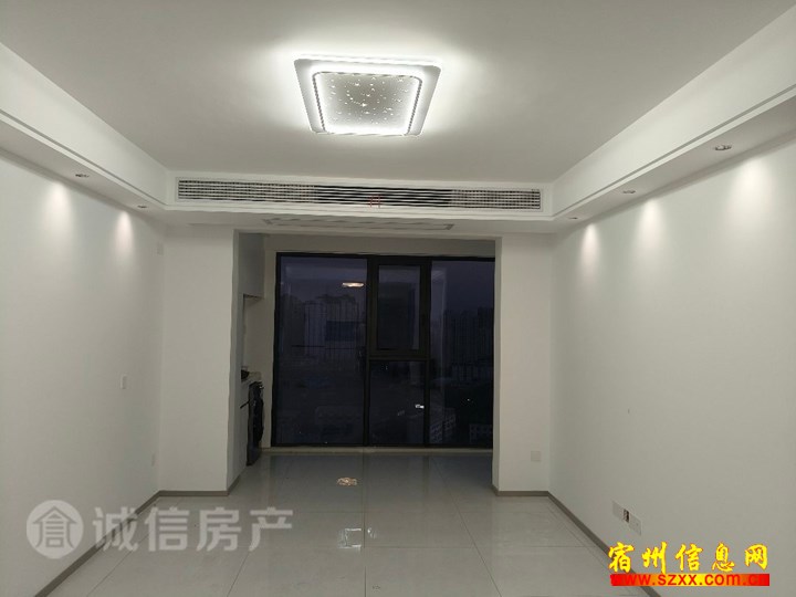 吾悦广场附近豪华装修3室113平1400/月