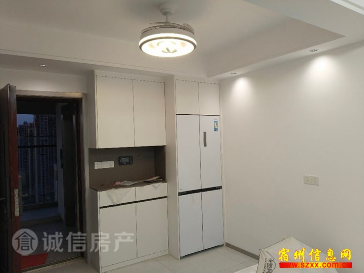 吾悦广场附近豪华装修3室113平1400/月