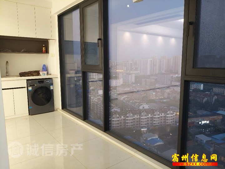 吾悦广场附近豪华装修3室113平1400/月